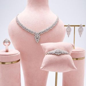 Boucles d'oreilles de collier Set injeweLife pour les combinaisons de robe de mariée de fête de mariée en zircone cubique