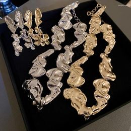 Collana di orecchini set girocollo con catena di metallo con giunture irregolari per le donne Gioielli semplici di lusso leggeri per feste