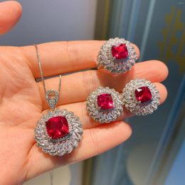 Ketting Oorbellen Set Sieraden Europese en Amerikaanse Imitatie Duif Bloed Ruby Vierkant Luxe Ingelegde Hanger Oorbel Ring