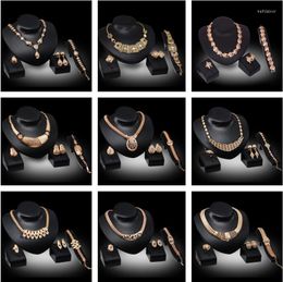 Collier boucles d'oreilles ensemble dames bijoux Imitation perle quatre pièces Bracelet anneau strass chaîne mariée Half22