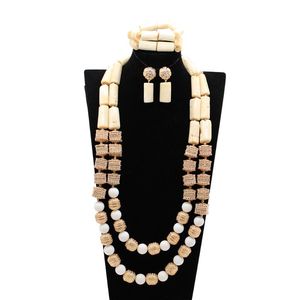 Collier boucles d'oreilles ensemble couches bijoux de mariage africain perles de corail cylindriques blanches et accessoires de costume de mariée longue or carré
