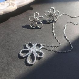 Ketting Oorbellen Set Lihua Kleine Rode Boek Live Explosie Zonnebloem Vrouwelijke Vergulde 18K Gouden Bloemblaadjes Micro-ingelegd met Zirkonia Ring