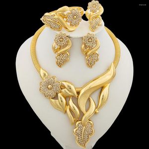 Ketting oorbellen set luxe bloemenontwerp sieraden voor vrouwen 18k gouden kleur grote hanger en bruids bruiloften Nigeriaanse accessoires