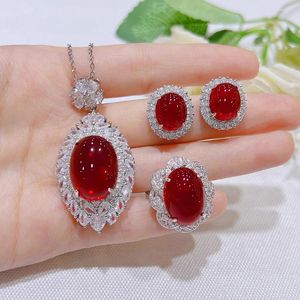 Ketting Oorbellen Set Luxe Zilver Kleur Simulatie Duif Ruby Voor Vrouwen Overdreven Grote Rode Stenen Hanger Kettingen Stud Ring