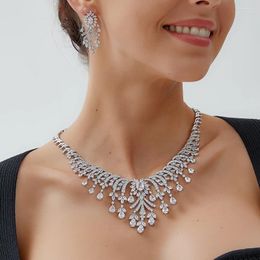 Ensemble de boucles d'oreilles et collier en Zircon blanc magnifique, 2 pièces, grandes gouttes d'eau, ensembles de fleurs pour femmes, bijoux de soirée de mariée, de dîner de mariage