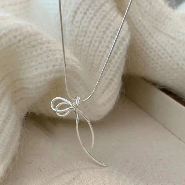 Ensemble collier et boucles d'oreilles minimalistes pour femmes, pendentif avec nœud papillon, chaîne en os de serpent, cadeau d'anniversaire pour petite amie, 2024