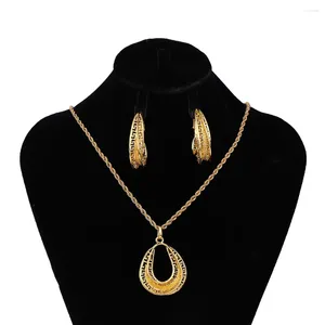 Ensemble collier et boucles d'oreilles pour femmes nigérianes, pendentif ajouré, forme irrégulière, mode polyvalente, fête d'anniversaire