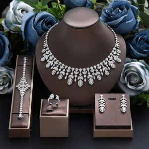 Ensemble de 4 boucles d'oreilles et collier en eau cubique Noble, bijoux de mariée de mariage nigérian complets et luxueux pour robe de soirée