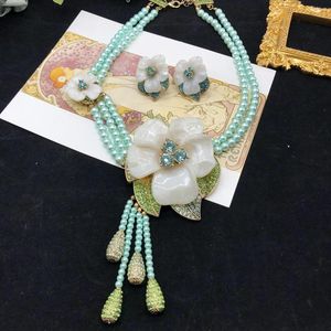 Ketting Oorbellen Set Retro Hof Goudkleur Zware Oude Vintage Witte Bloem Parel Prachtige sieraden