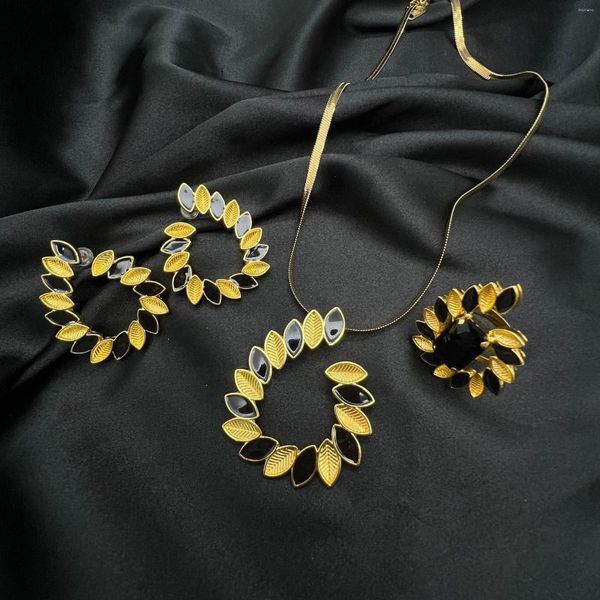 Ensemble de boucles d'oreilles et collier, chaîne serpent, Design personnalisé pour femmes, mode exquise, Bracelet plaqué or 18 carats, bague