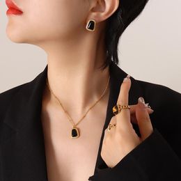 Ketting oorbellen Simple en cool Japans Koreaanse Koreaanse ins trapeziumvormige zwart witte opaal geavanceerd geometrisch ontwerp zomer veelzijdige oorstudie
