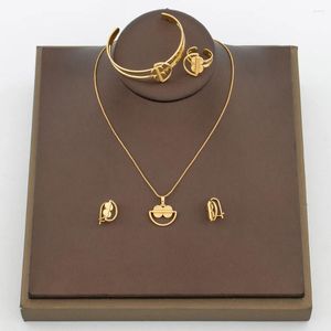 Pendientes de collar Conjunto de tendencia de oro joyería chapada para fiesta y niñas anillo de brazalete de culo accesorios para niños