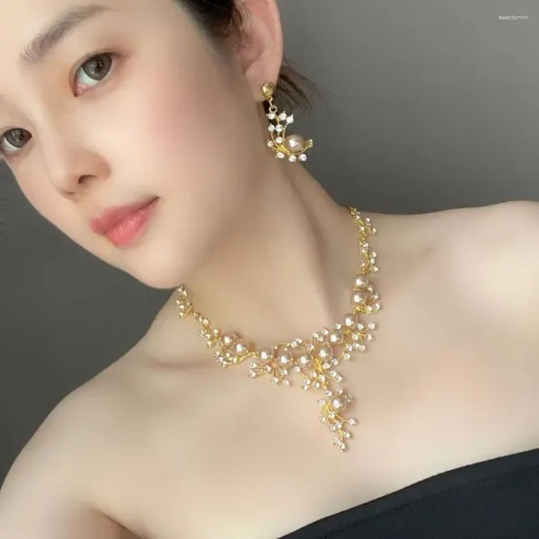 Conjunto de collar y pendientes para mujer, joyería de cristal coreana con perlas doradas de lujo, aleación brillante clásica