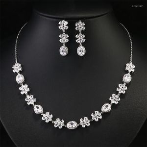 Conjunto de pendientes de collar Uilz forma de flor de lujo para mujer temperamento borla larga Zirconia colgante accesorios nupciales