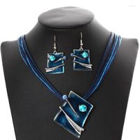 Boucles d'oreilles de collier Engagement de mariage vintage pour les femmes Lucite Blue Rhingestone Crystal Pendant Drop
