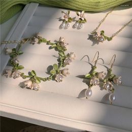 Ketting oorbellen set witte bel orchidee armband ketting-super xiansen veer voor meisjes met kraagketen oorclips