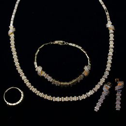 Gli orecchini della collana hanno regolato le donne che wedding lo zircone cubico 4pcs (anello del braccialetto) della regolazione Spedizione gratuita