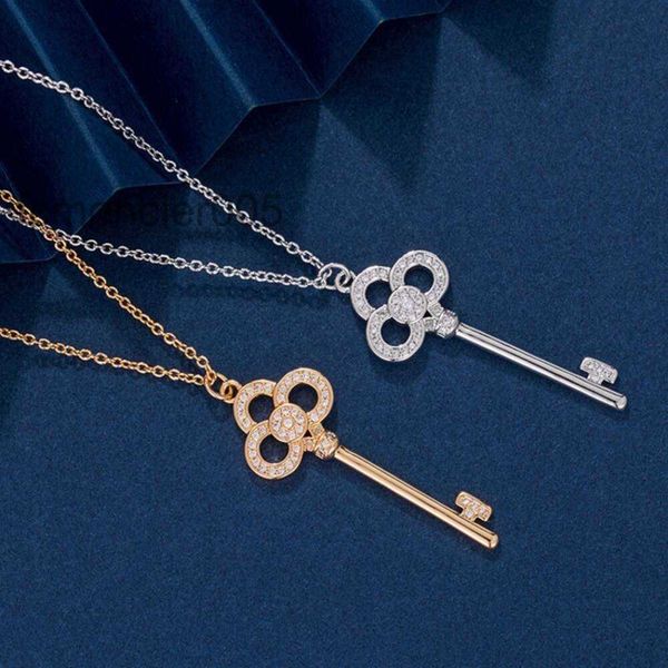 Collier Key Collier V Gold plaqué 18 K Couronne de coeur diamant incrusté Full Pendant Collar Chain de chaîne 32F0