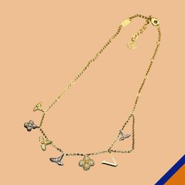 Collier Pendante Chain Designer V Luxury Jewelry Bijoux 18K Candarbone Zircon Monogramme Lettres Gol