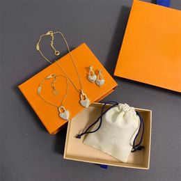Halskette Anhänger Herz Designer Armband Perlenkette Mode Ohrringe Gold Luxuriös für Frauen Mode Liebe Schmuck Original Gift234E