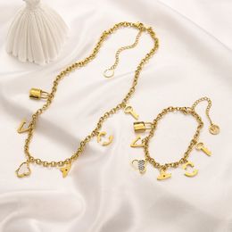 Collier populaire haut de gamme collier bracelet ensemble bijoux de créateur trèfle bracelet marque européenne serrure pendentif colliers 18 plaqué or amour