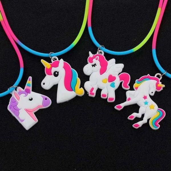 Colliers 1PCS BIELLIEURS BIELLES LES JIANIELS PVC PVC UNICORN BABY RAINBOW Collier Silicone Carton Pendant Collier