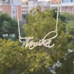 Colliers 2022 nom personnalisé collier pendentif en cristal collier personnalisé avec différentes polices bijoux personnalisés pour hommes femmes cadeau spécial