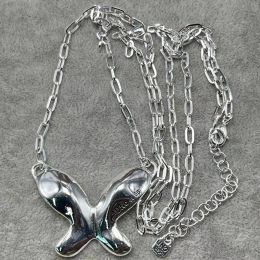 Kettingen 2023 Unode50 Spaans Nieuwe Hot Selling Exquise Butterfly Hanging Pieces Damesmode ketting Romantisch sieraden Gift