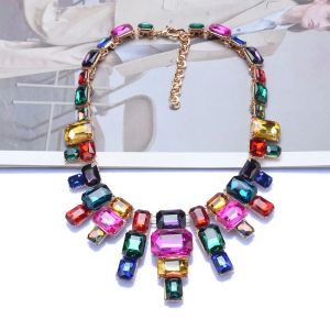 Colliers 2024 Nouvelle mode Crystal en verre coloré Grand collier Big Bib Choker Collier Femme Indian Stale Metal Ally Collier Bijoux