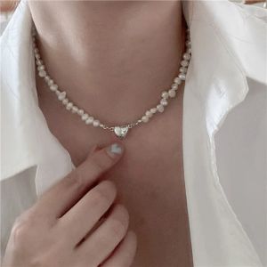 Collares collar de perla natural barroco para mujeres de lujo de luz y pequeño diseño de mercado accesorios de la cadena de collar avanzada tendencia