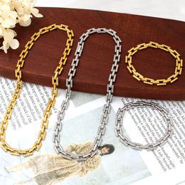 Colliers, bracelets, chaînes de clavicule pour femmes, perles d'accessoires courtes de personnalité hip-hop, bouche en acier titane entrelacée européenne et américaine