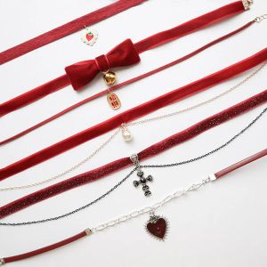 Kettingen Burgundy Velvet Choker Pearl Heart Cross Pendant ketting voor vrouwen Lucky Red New Year Festival Christmas Halloween sieraden Gift