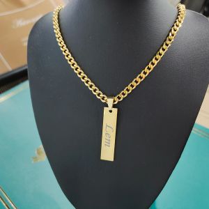 Colliers Collier personnalisé Nom de la grave personnalisé avec chaîne cubaine de 5 mm en acier inoxydable plaque gold pendentif collier masculin et femmes bijoux