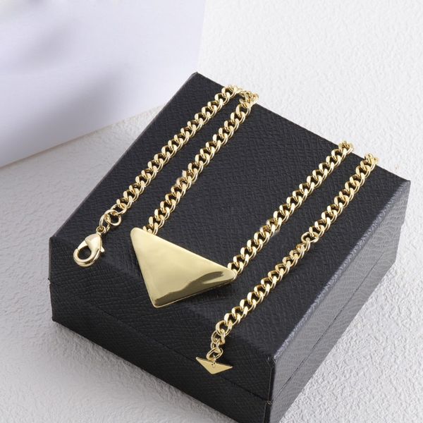 Colliers Designer pour hommes Triangle de luxe Pendant métal Collier Femmes Femmes Gold Couleur Couple en gros Haute qualité