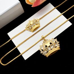 Colliers Collier de créateur pour femmes chaînes de luxe colliers couronne d'or avec pendentif en cristal collier Bracelet chaîne accessoires de luxe bijoux de créateur