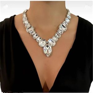 Kettingen Overdreven Kristal Geometrische Grote Hanger Ketting Diner Sieraden voor Vrouwen Luxe Strass V-vorm Choker Ketting Kraag