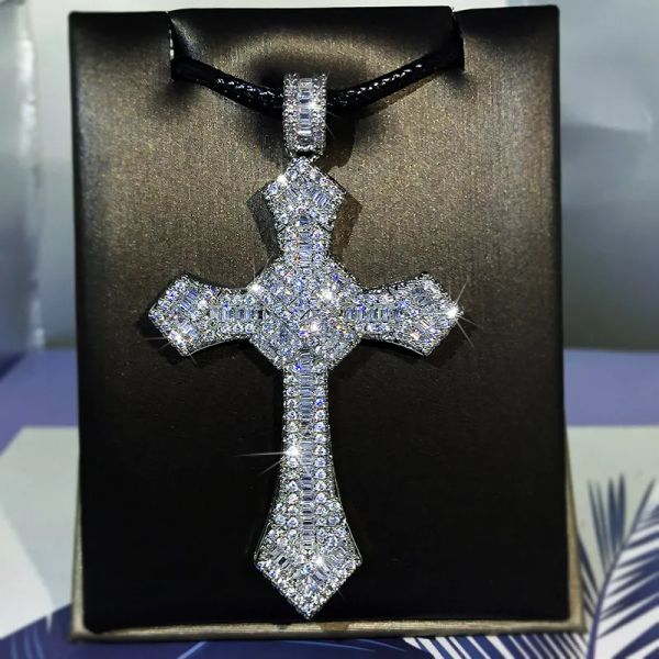 Colliers de mode de mode Bling Cz Mosan Diamond Stone Cross Moisanite Pendants Collier Platinum Men des femmes Lover Gift Religi