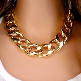 Colliers femelles Hip Hop Colliers courts Punk Gol Silver Couleur épaisse Chaîne Déclaration Collier Femmes Bijoux en gros