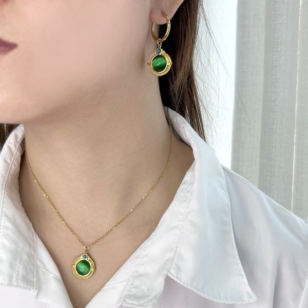 Colliers Français vintage pendentif émeraude boucles d'oreilles géométriques femmes de luxe en acier inoxydable style européen et américain collier ensemble en gros