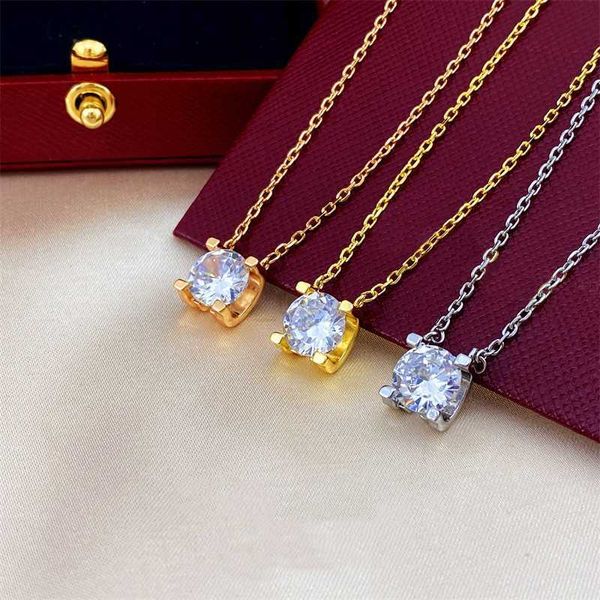 Colliers Chaînes en or bijoux de créateurs collier de diamants pour femme charme bijoux en acier inoxydable Pendentif en diamant à quatre griffes non décoloré