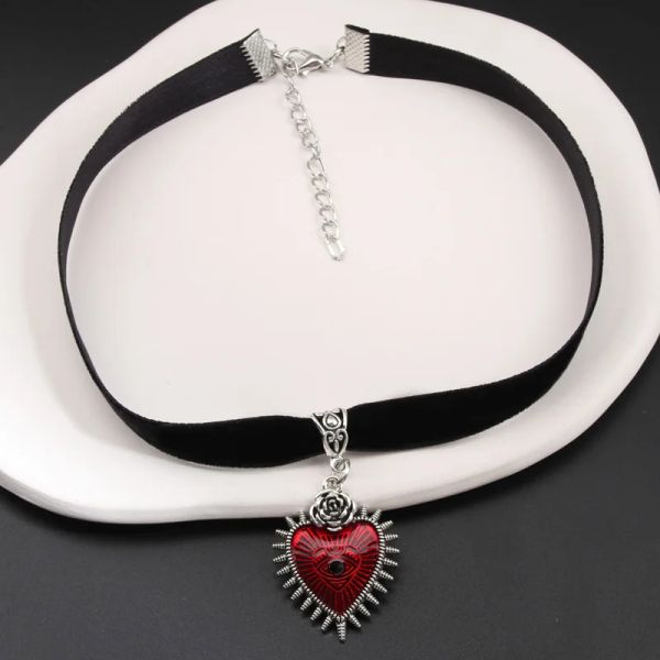 Colliers Gothic Dark Butterfly Heart Arrow Pendants Chokers Collier Punk Rose Eye Velvet Colliers pour une fille alternative Bijoux mystique