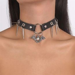 Colliers Halloween Pu Leather Spike Bat Choker Collier pour femmes collier Gothic Punk Black Strap Cosplay Chocker Collier Pendant Accesso