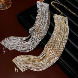 Colliers incrustés Collier multicouche en strass pour femmes Collier exagéré de chaîne de clavicule en métal de luxe