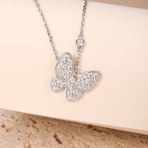 Colliers de trèfle Bijoux pour femmes Collier papillon Designer Collier en or Diamants Coquille blanche en acier inoxydable Platine Cadeaux de fête pour