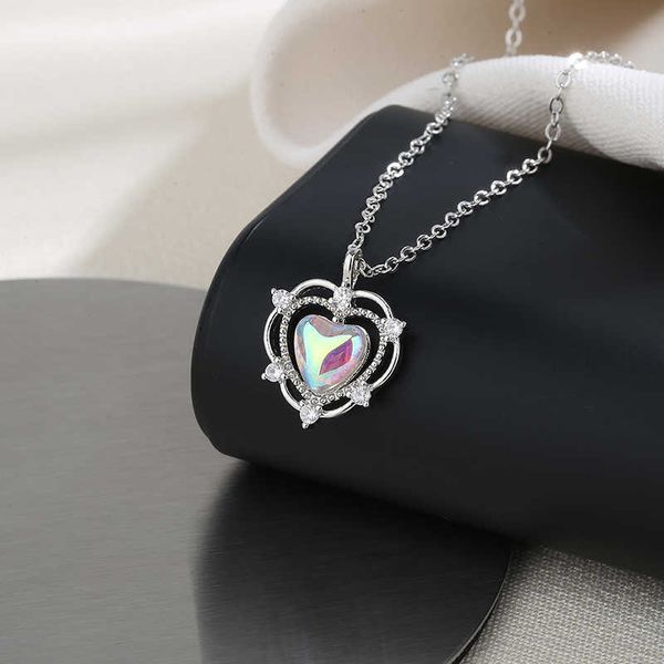 Colliers JWER Coloré En Forme De Coeur Zircon Pendentif Collier Clavicule Chaîne Femmes Mode Clair De Lune Bijoux Température Fête Cadeau De Mariage G220524