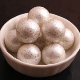 Colliers kwoi vita 20 mm acrylique paillettes imitation perles de perle mate pour collier de bijoux de mode fabriquant 100 pcs