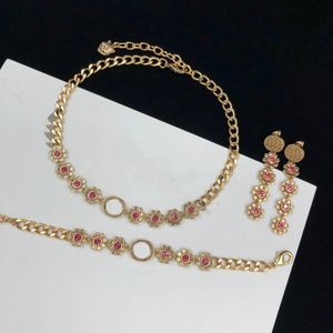 Colliers Luxury Flower Designer Collier pour femmes Colliers en laiton Bracelets Gold 18K