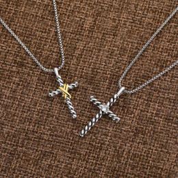 Colliers Femmes Or X Designer Petit Pendentif Croix Collier Câble Torsadé Bijoux De Luxe Mode Hip-Hop Diamant Pendentifs 925 Argent Zircon Punk charmes