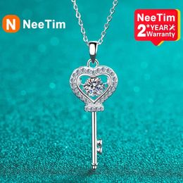 Collares Collar de moissanita Neetim para mujer, colgante de llave de corazón de amor, collares de diamantes de laboratorio de plata esterlina de 0,5 quilates con certificado Gra