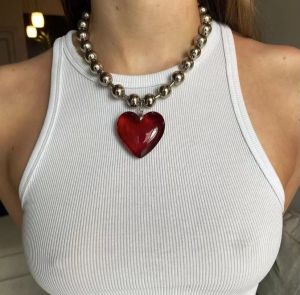 Colliers nouveaux Hip Hop Minimalist Glass Love Big Heart Pendants Colliers pour femmes Hyperbole Beads Chains Short Choker Girls Party Bijoux
